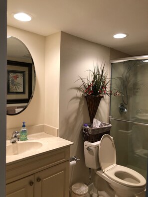 Condo B bathroom. 1B/1B