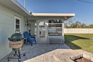 Private Patio | Charcoal Grill