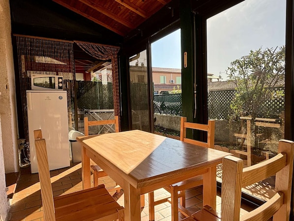 Outdoor dining
