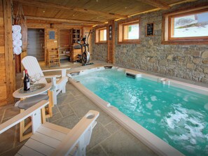 Jacuzzi / Swimming pool