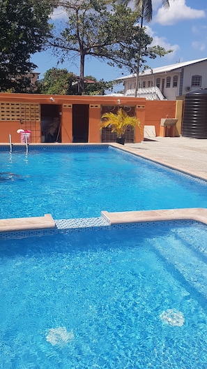 Utomhuspool