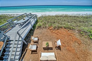 Gulf front outdoor sitting area