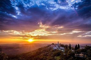 Draguć-behind seven hills, in the deepest inland of Istria, between Pazin-Buzet