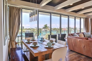 Dining For Six With a View of the Intercostal Waterway