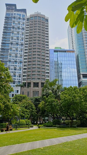 Vista frontal de la propiedad