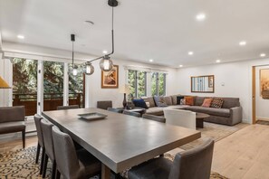 The open floor plan of this newly remodeled condo welcomes you and your travel companions to relax and embrace your getaway to Aspen!
