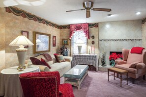 Living Room | Hot Spot Internet | A/C | Cable TV