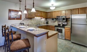 modern Kitchen with appliances in bear claw 410