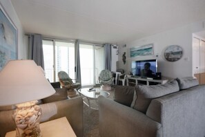 QUAY 1103-LIVING-AREA