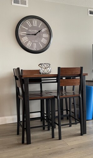 4 seater table