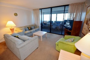 Atlantis 807 Living Area