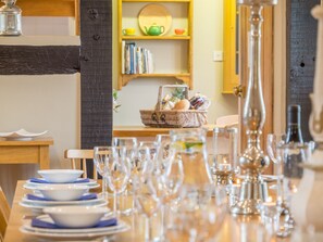 Bearwood House:  Dining room for large gatherings