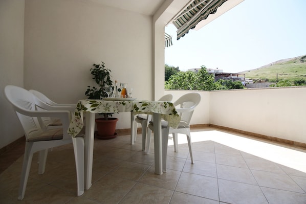Outdoor dining