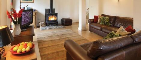 Ground floor: Sitting room with dining area