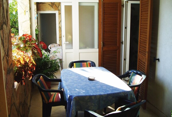 Outdoor dining