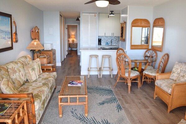 Naturally lit open condo