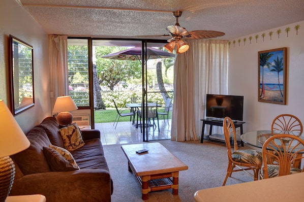 Living and dining area open to lanai