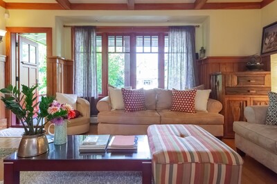 Beautiful, cozy & very clean 3BR in Posh Kitsilano, a must!