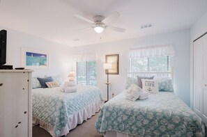 182 Beachwalk - Queen and Full Bedroom
