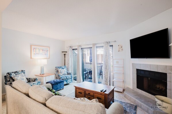 182 Beachwalk - Living Room