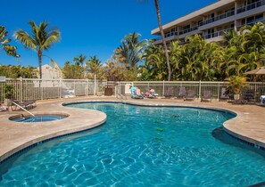 Maui Banyan Q104