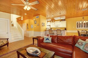 Living Area - Living area overlooking the bar!