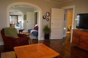 Living Room / sitting room with Futon