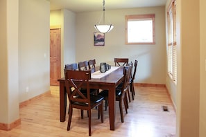 Dining room, large table for seats 8 