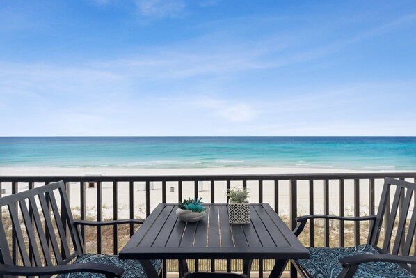 AquaVista Resort rental 305W - Direct Beachfront