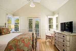 THIRD BEDROOM, QUEEN ON SECOND FLOOR W/PRIVATE TV