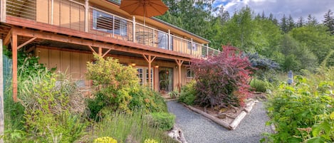 Cedar Field Vacation House on Orcas Island