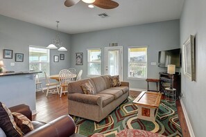 Living room - Kitchen-living-dining combo