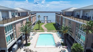 Community pool - Inviting outdoor space is designed for both relaxation and entertainment