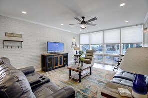 Family room - The living area has large windows with a view of the swimming pool.