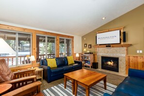 Living Room w/ Gas Fireplace
