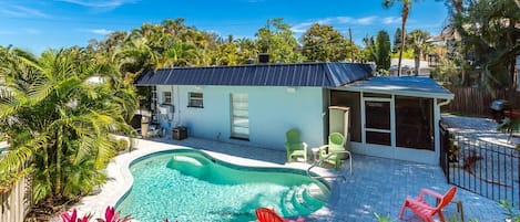 Your own piece of paradise - Surrounded by palm trees, with a heated pool and just a few minutes’ walk to the beach, this two-bedroom retreat is packed with charm, comfort, and conveniences.