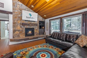 Living Room w/ TV and Gas Fireplace