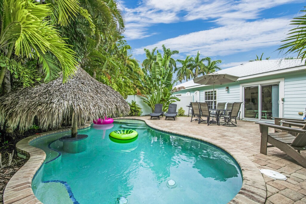 Close to Gulf Beaches - Dog Friendly - Private Pool - Holmes Beach