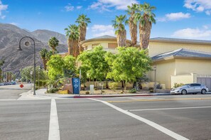 K0321 - Casino across the street