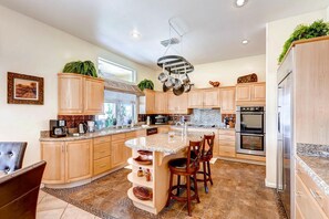 Bar stools at the kitchen island 