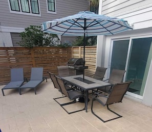6Quail- Grill and Patio Table