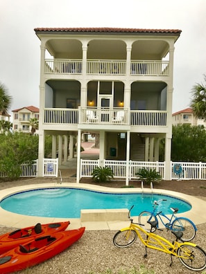 Hootie Hoot Beach House at St. George Island, FL-Beach chairs, bikes, kayaks 
