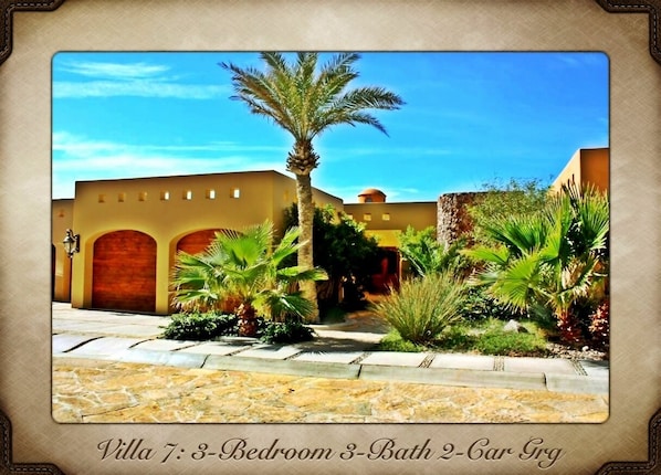 Villa #7: 3-Bedroom, 3-Bath, 2-car Garage. Private Jacuzzi. Enjoy the luxury!! 