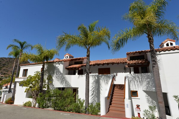 H180 - Welcome to Hamilton Cove Villa 1-10 - Building 1