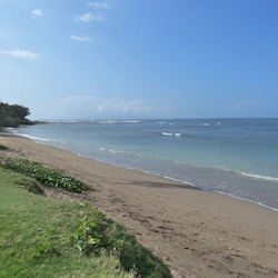 Beach - Waipuilani Beach view south.