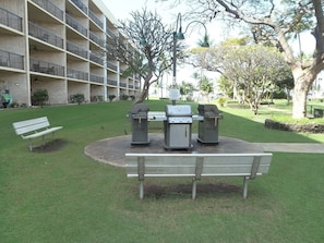 BBQ - BBQ area in garden area between complex buildings.