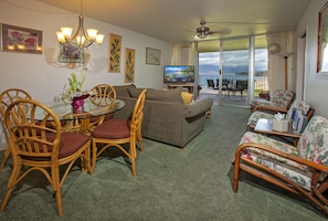 Royal Mauian 303