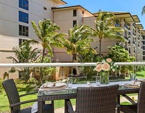 Dine with a view?stylish dining area perfect for every meal HKH-216