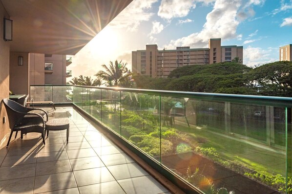 Sunset views from this Massive oversized balcony, perfect for nightly meals!