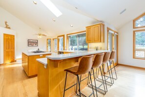 Kitchen w/ Bar